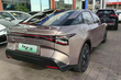 Pregled električne limuzine Toyota bZ3 fotografija 4