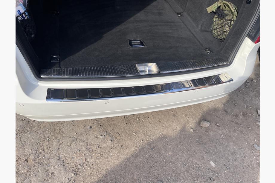 Mercedes E-class W211 2002–2009 Nerjaveča zaščitna letev zadnjega odbijača Carmos (SW) Fotografija 2