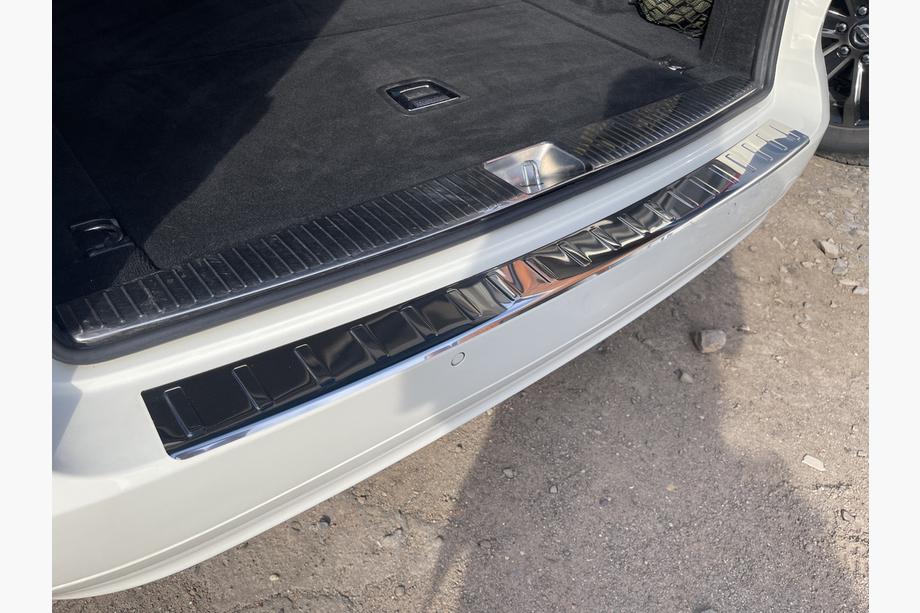 Mercedes E-class W211 2002–2009 Nerjaveča zaščitna letev zadnjega odbijača Carmos (SW) Fotografija 1