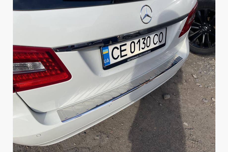 Mercedes E-class W211 2002–2009 Nerjaveča zaščitna letev zadnjega odbijača Carmos (SW) Fotografija 4