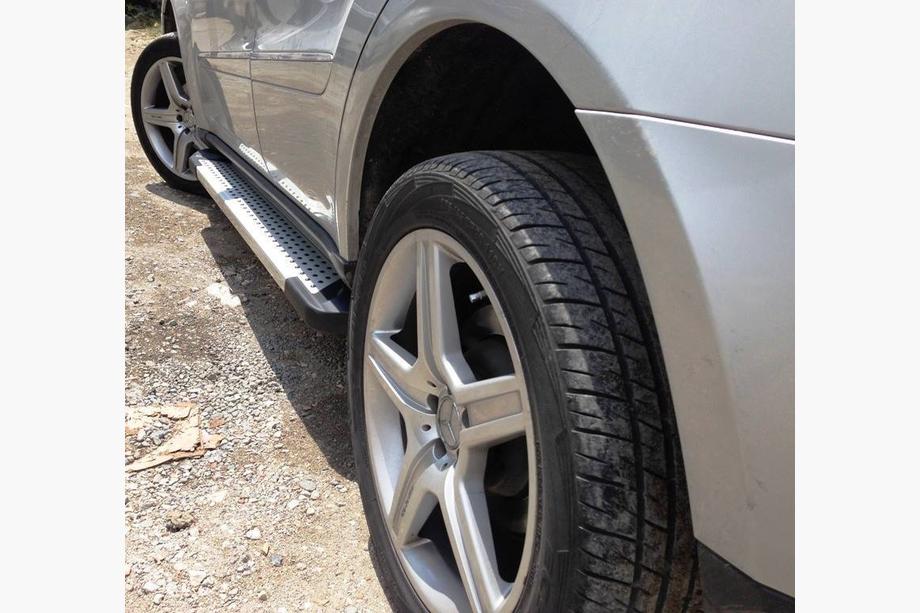 Mercedes ML W164 2005–2011 Stranske stopnice Allmond Grey (2 kosa, aluminij) Fotografija 5