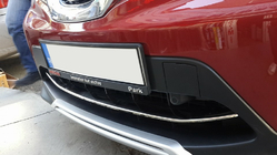 Nissan Qashqai 2014–2021 Nerjaveča zaščitna letvica za sprednji odbijač (2014-2017) fotografija 3
