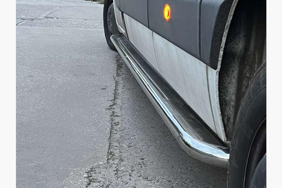 Nissan NV400 2010–2024 Premium bočne stopnice (2 kosa, nerjavno jeklo) Image