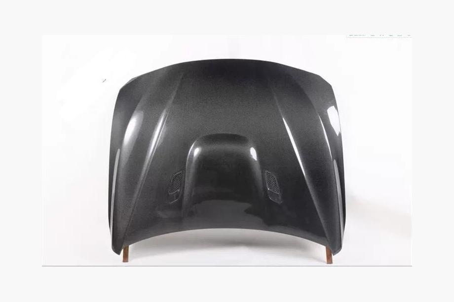 BMW serija 4 F32/F33/F36 2012–2020 Pokrov motorja V2 (karbon) Image