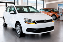 Volkswagen Polo 2010–2017 Sprednji žarometi (2 kosa) fotografija 1