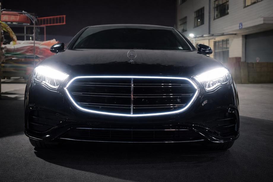 Mercedes E-class W214 2023– Sprednja maska v slogu W223 AMG-Line z LED Fotografija 1