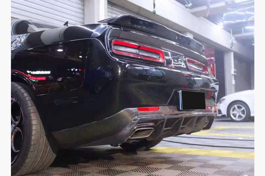 Dodge Challenger 2008–2023 Difuzor zadnjega odbijača (karbon) Image