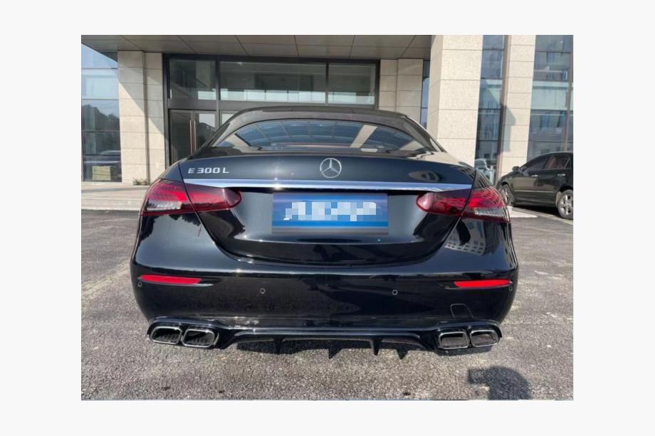 Mercedes Razred E W213 2016–2023 Zadnji difuzor z izpušnimi zaključki Silver (za Base, dizajn E63 2020-2024) Image