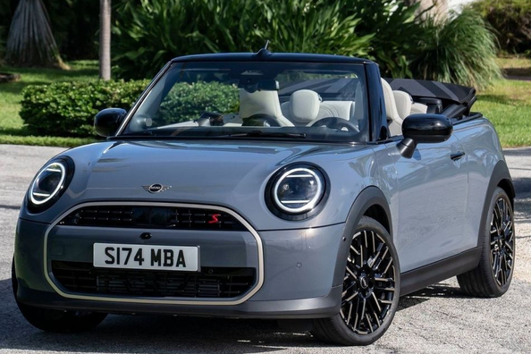 Test Mini Cabrio: užitek z odprto streho v mestnem slogu