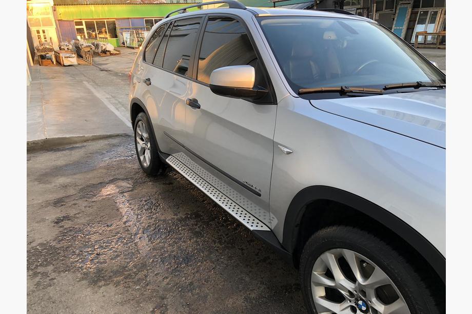 BMW X5 E70 2007–2013 Originalni bočni pragovi (2 kos, aluminij) Fotografija 1