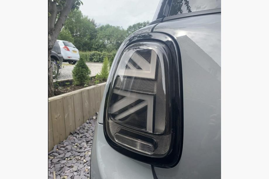 Mini Cooper F55/56/57 2014–2023 Zadnje LED luči v slogu Union Jack, črne (2 kosa) Image