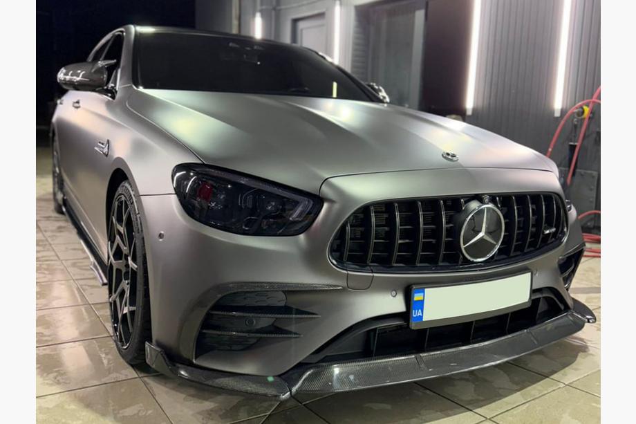 Mercedes Razred E W213 2016–2023 Karbonski pokrovi prednjih blatnikov Fotografija 8