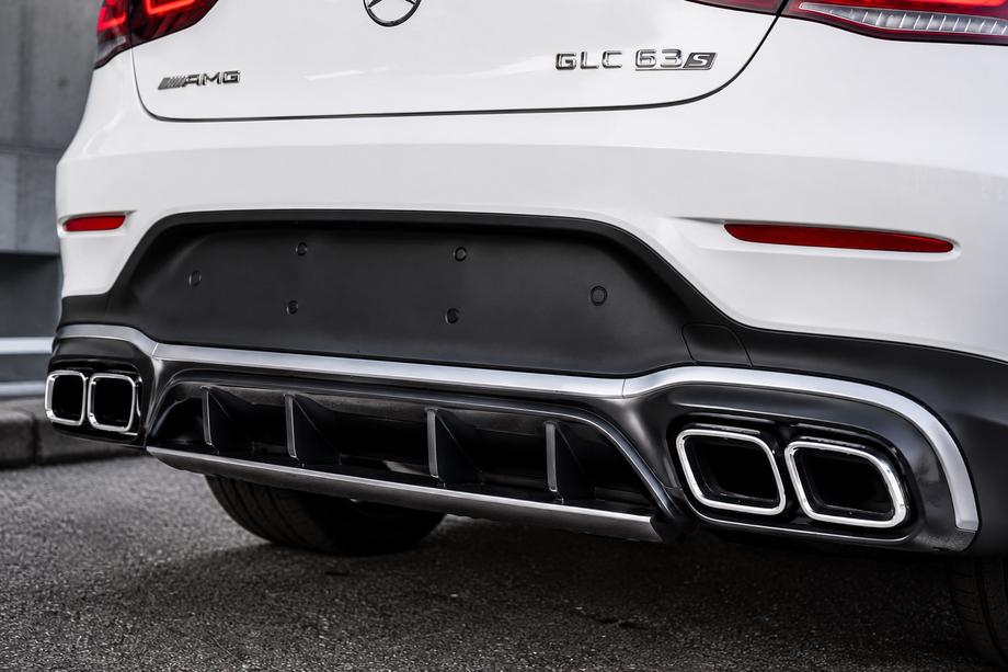 Mercedes GLC Coupé C253 2016–2023 Zadnji difuzor z izpušnimi nastavki Silver (Dizajn AMG63 2020-2022) Fotografija 2