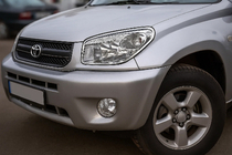 Toyota Rav 4 2001–2005 Kromirane obrobe žarometov (2 kosa, plastika) 2003–2006 fotografija 2