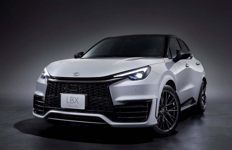 Test Lexus LBX 2025: kompaktni crossover s premium poudarkom