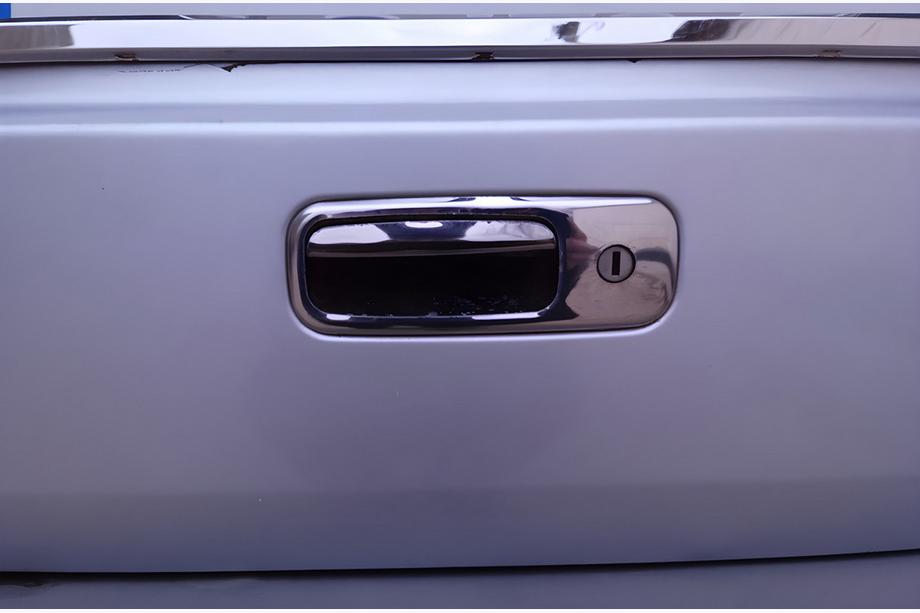Volkswagen Caddy 2004–2010 Obloga ročaja prtljažnika (nerjaveče jeklo) Carmos - turško nerjaveče jeklo Image