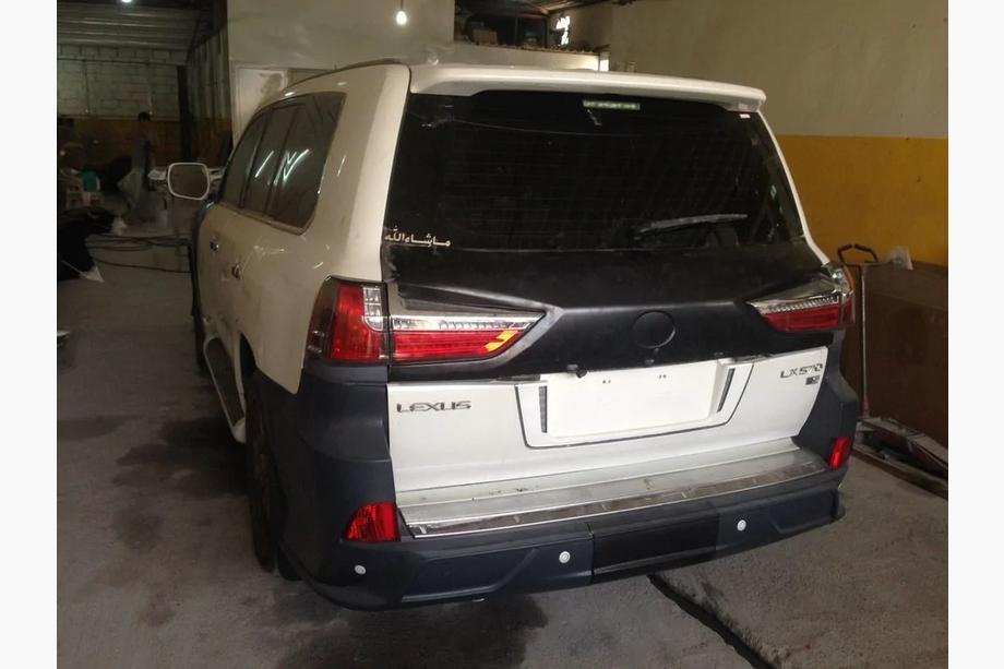 Lexus LX570/450d 2008–2022 Zadnje luči iz GBT facelift kompleta Zunanja desna zadnja luč (na blatniku) Image