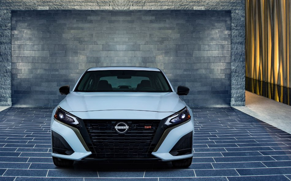 Posodobljeni Nissan Altima: svež pogled na klasično limuzino