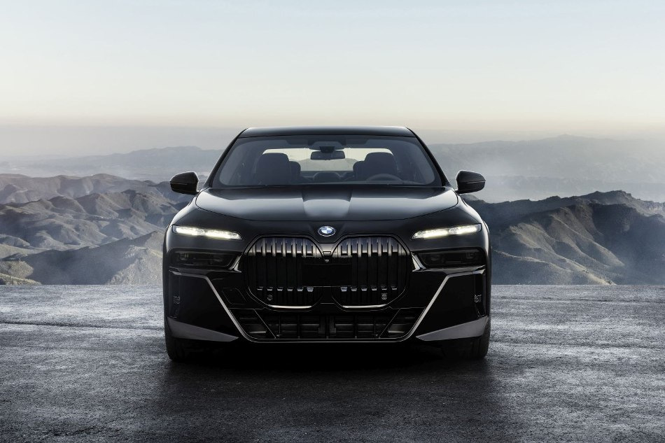 Pregled BMW 7 Series (G70): razkosje in inovacije sedme generacije