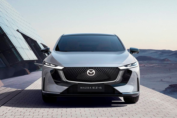 Test hibridnega liftbacka Mazda EZ-6