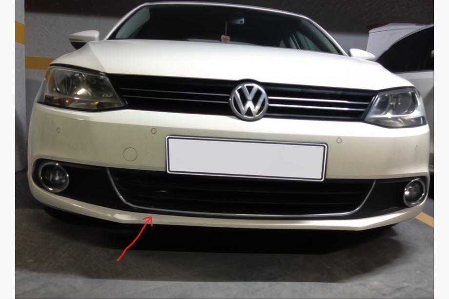 Volkswagen Jetta 2011–2018 Kromirana letev ("nasmeh") za sprednji odbijač U 2011-2014 (nerjavno jeklo) Image