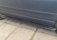 Volkswagen T5 Multivan 2003–2010 Stranske stopnice tipa X5, črne (2 kos, aluminij) fotografija 1
