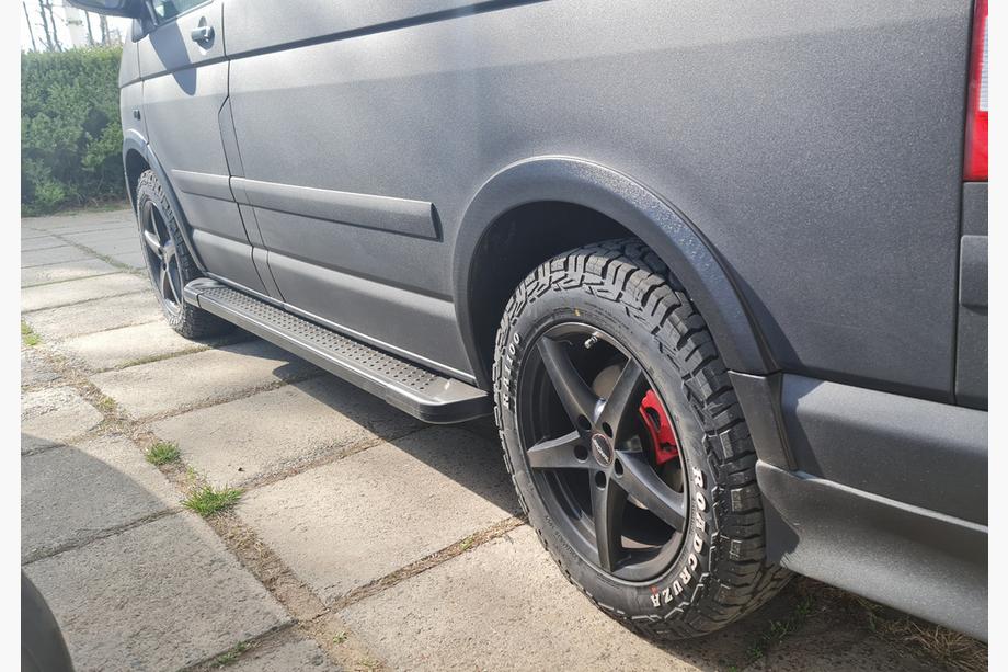 Volkswagen T5 2010–2015 Stranske stopnice tipa X5, črne (2 kos, aluminij) Image