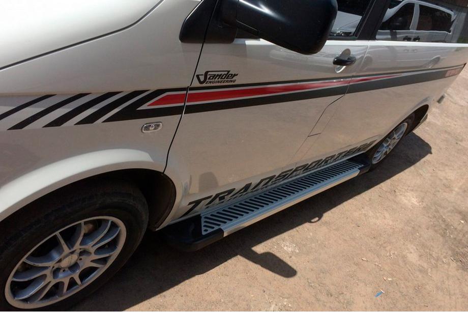Volkswagen T5 Transporter 2003–2010 Stranske stopnice Line (2 kosa, aluminij) Fotografija 3