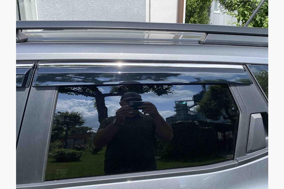 Dacia Duster 2024– Vetrni deflektorji oken s kromirano letvico (4 kos, Niken) Fotografija 5