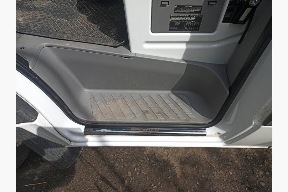 Mercedes Sprinter W906 2006–2018 Zaščitne letve pragov VIP-style (2 kos, jeklo) Fotografija 4