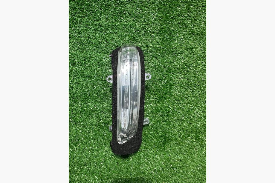 Toyota Land Cruiser 200 2007–2021 Smernik v ogledalu (Za 2012-2016, 1 kos) Image