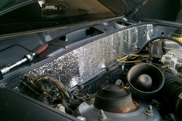 Se splača zvočno izolirati motorni prostor avtomobila?