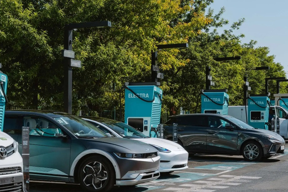 Se splača kupiti električni avto za dolga potovanja? Ocenjujemo možnosti