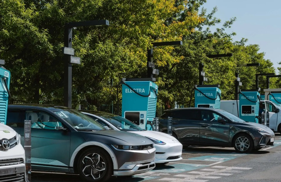 Se splača kupiti električni avto za dolga potovanja? Ocenjujemo možnosti