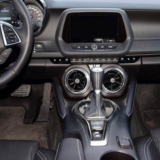 Karbonasta obloga prestavne ročice Chevrolet Camaro 2015– fotografija 2