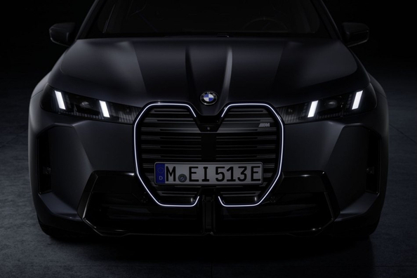 Pregled BMW iX M70: električna moč v športni izvedbi