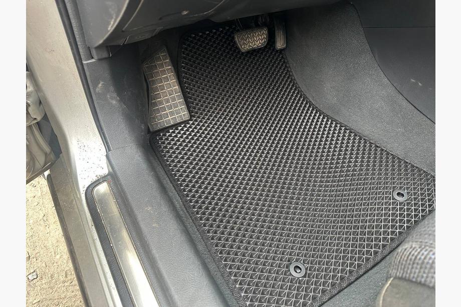 Toyota Avensis 2003–2009 EVA talne preproge V-2 (črne) Image