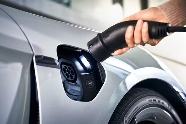 Kako dolgo je lahko električni avto brez polnjenja?