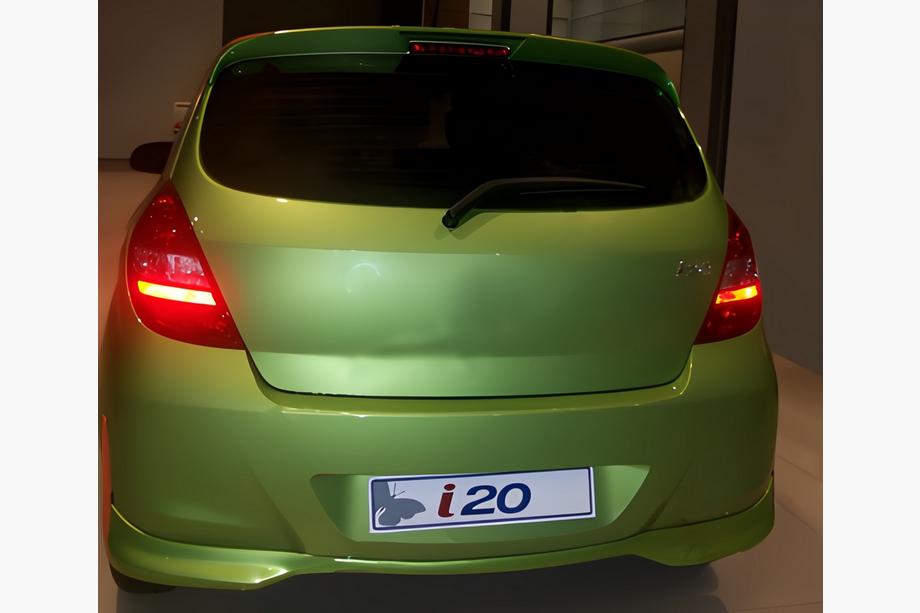 Hyundai I-20 2008–2012 Zadnji spodnji dodatek (za lakiranje) Image