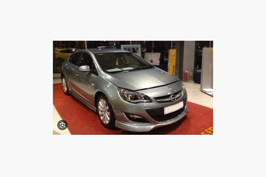 Opel Astra J 2009–2015 Sprednji spodnji dodatek 2012-2015 (za lakiranje) Fotografija 1