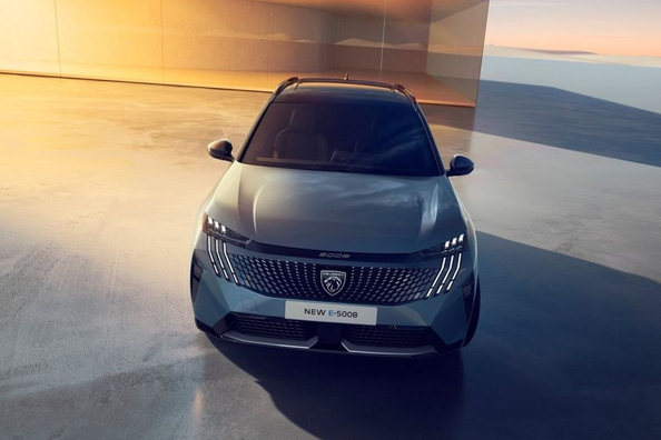 Peugeot e-5008 2024: Preizkus električnega 7-sedežnega SUV-ja