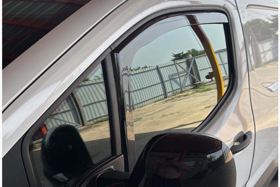 Fiat Doblo III 2023– Vetrni deflektorji za okna, vstavni Niken Luxury (2 kos) Image