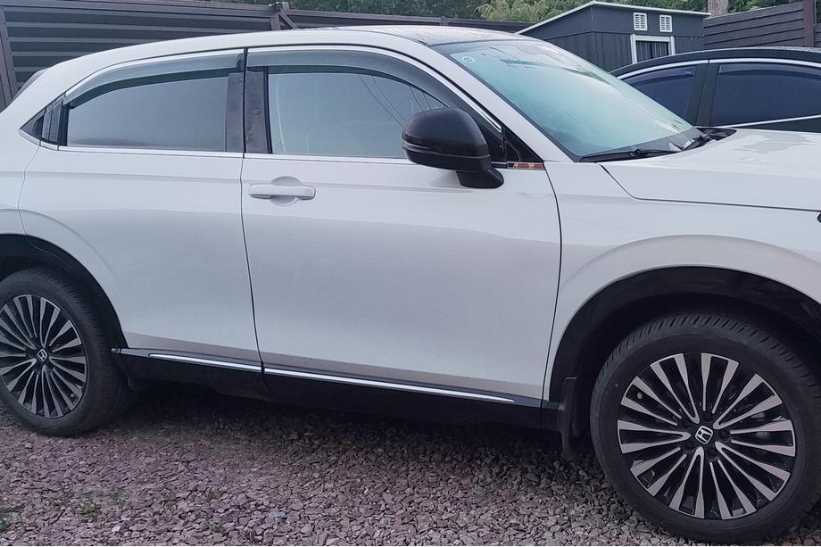 Honda eNS1 2022– Vetrni deflektorji za okna s kromiranim okrasnim trakom Niken Luxury (EU/Asia, 4 kosi) Image