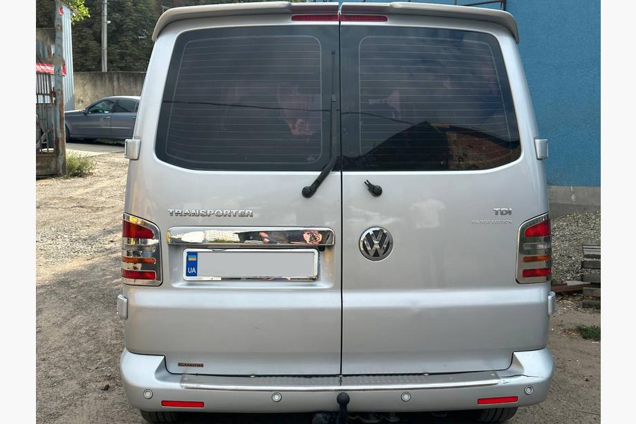 Volkswagen T5 Transporter 2003–2010 Letvica nad registrsko tablico za krilna vrata (nerjavno jeklo) Fotografija 10