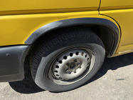 Volkswagen T4 Transporter 1990–2003 Obrobe kolotekov (4 kosi, črne) Plastika fotografija 3