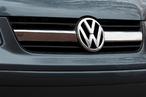 Volkswagen T5 Transporter 2003–2010 Okrasni pokrovi sredinske maske (2 kosa, nerjaveče jeklo) Carmos - turško nerjaveče jeklo fotografija 1