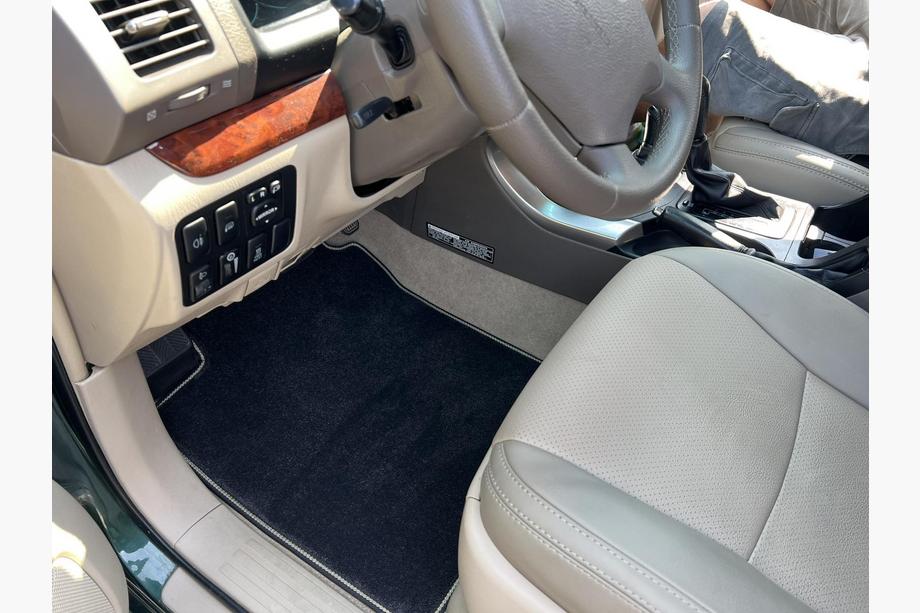Toyota Land Cruiser Prado 120 2002–2009 Deluxe tekstilni tepihi (3 vrste, črni) Image