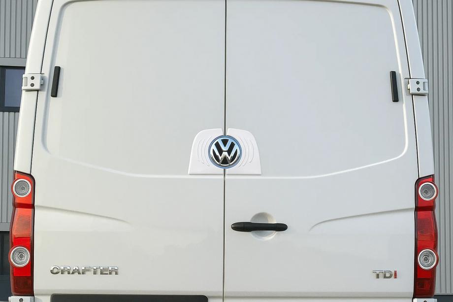 Volkswagen Crafter 2006–2016 Okvir zadnjega logotipa (nerjaveče jeklo) Image