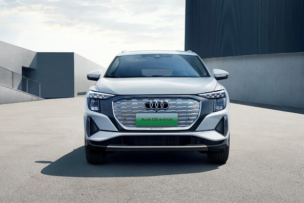 Audi Q5 e-tron: Pregled električnega križanca