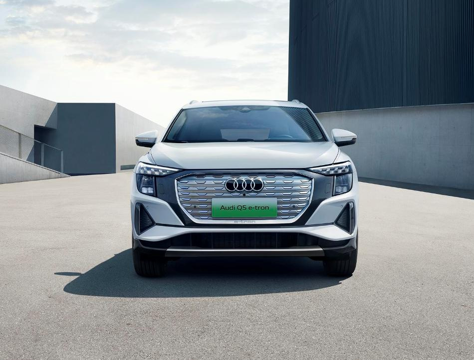 Audi Q5 e-tron: Pregled električnega križanca